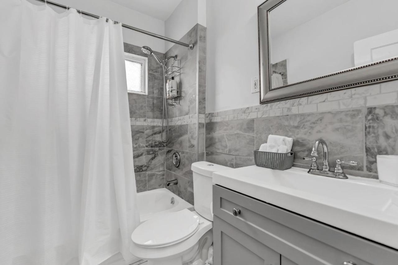 Renovated Main Floor Large 3 Bed House Villa Buffalo Exterior photo