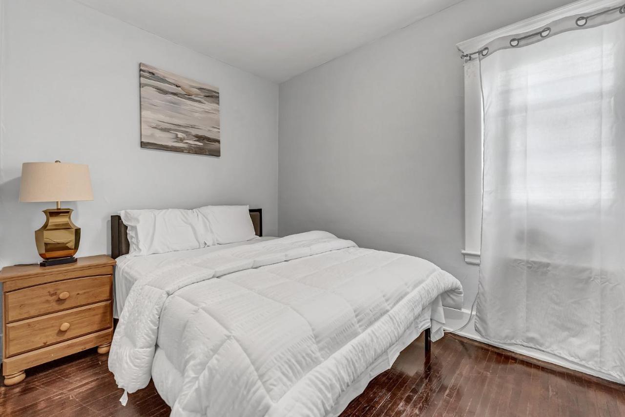 Renovated Main Floor Large 3 Bed House Villa Buffalo Exterior photo